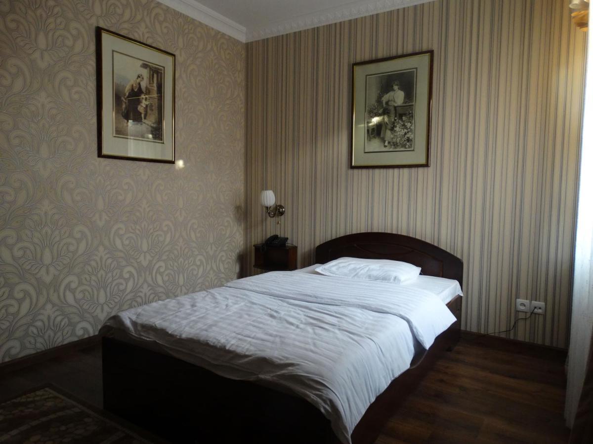 Hotel Papillon Ташкент Екстериор снимка