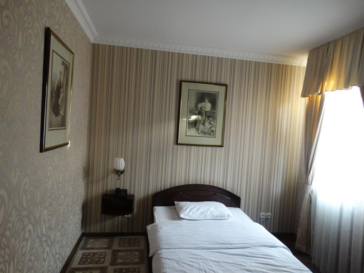 Hotel Papillon Ташкент Екстериор снимка