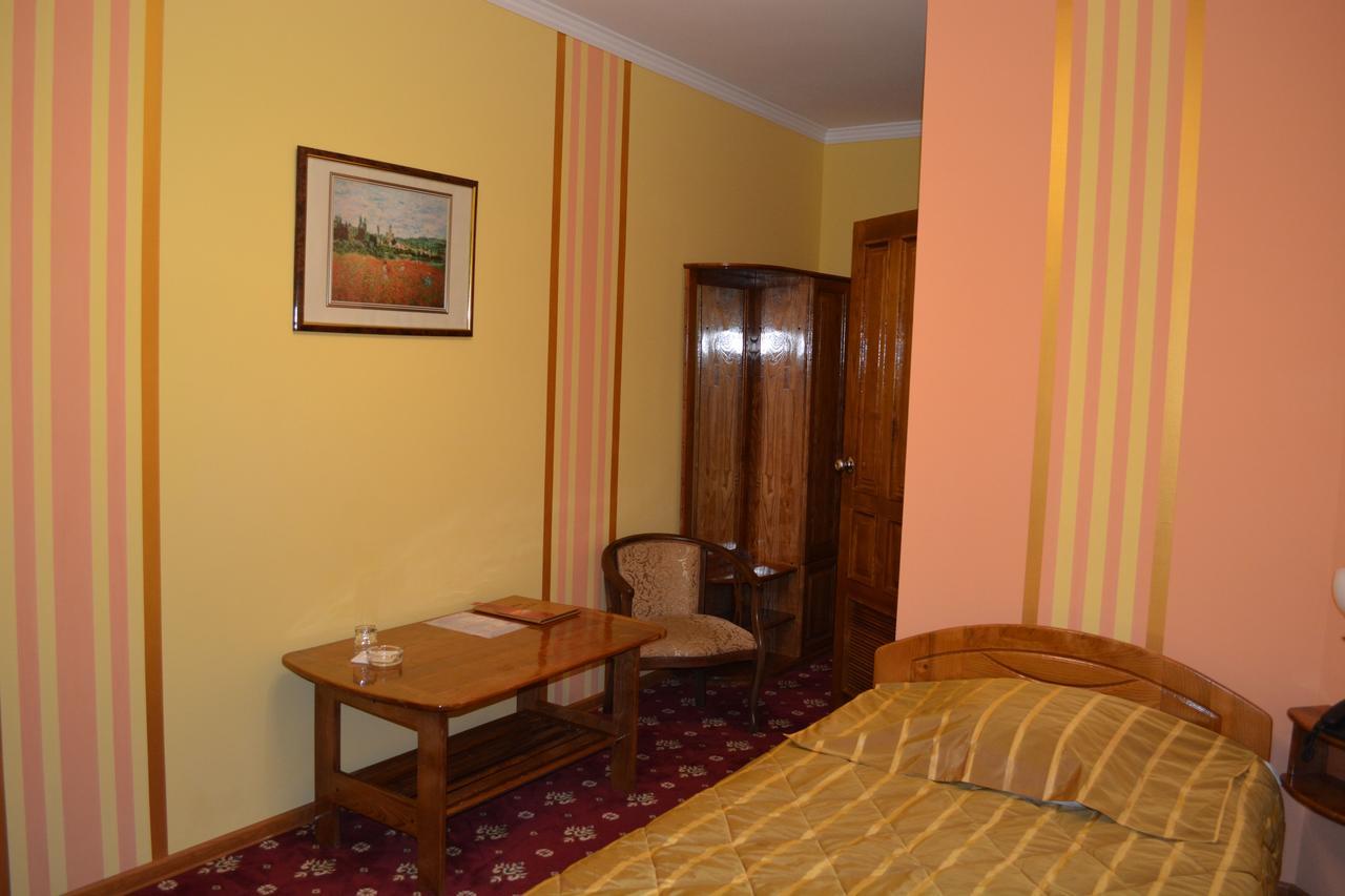 Hotel Papillon Ташкент Екстериор снимка